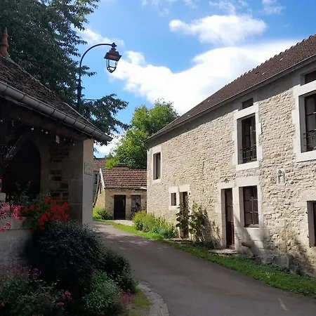 Maison De Campagne Dans Parc National De Forets